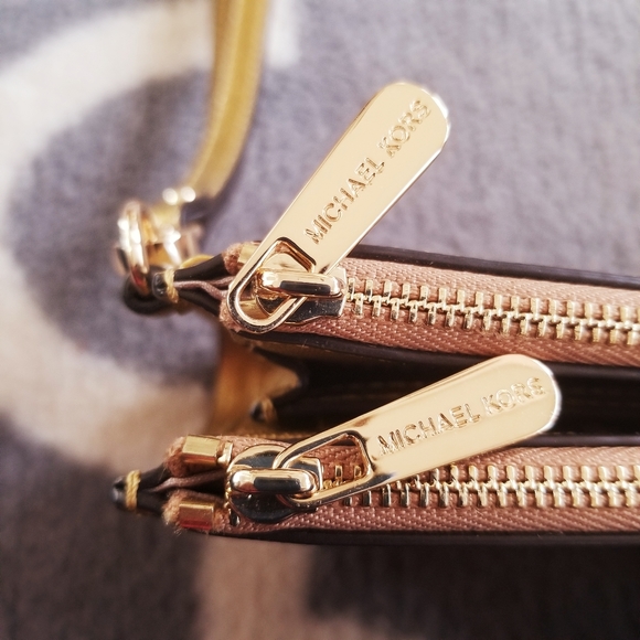 NWOT Michael Kors Gold Jet Set Travel Wristlet/Clutch - Picture 5 of 12